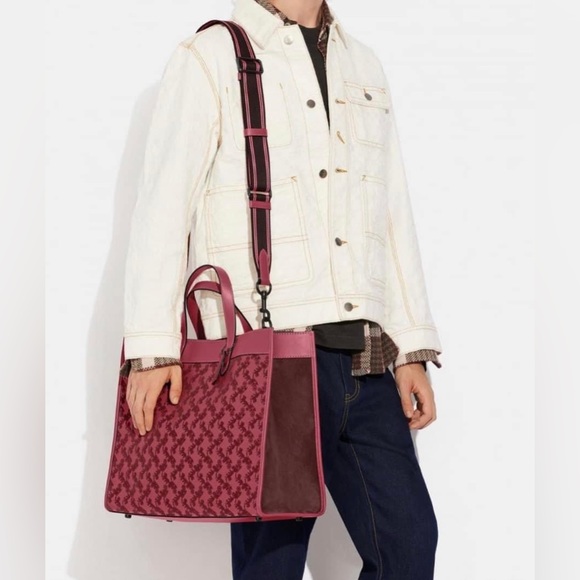 C6612 - Coach Field Tote 40 with Horse and Carriage - Picture 11 of 11